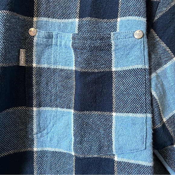 Levi’s - Oversized Flannel - Picture 2 of 4